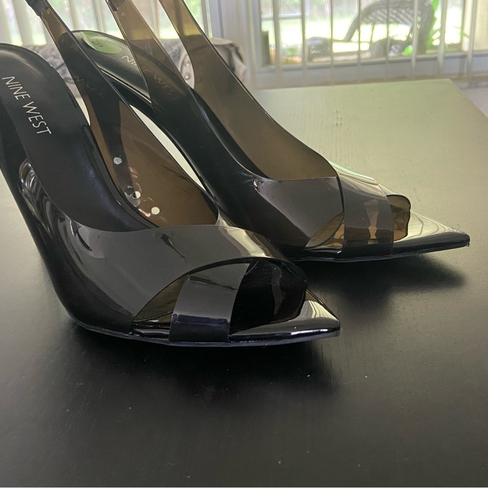 NWOT 9 1/2 Nine West Black Pointed Heals​